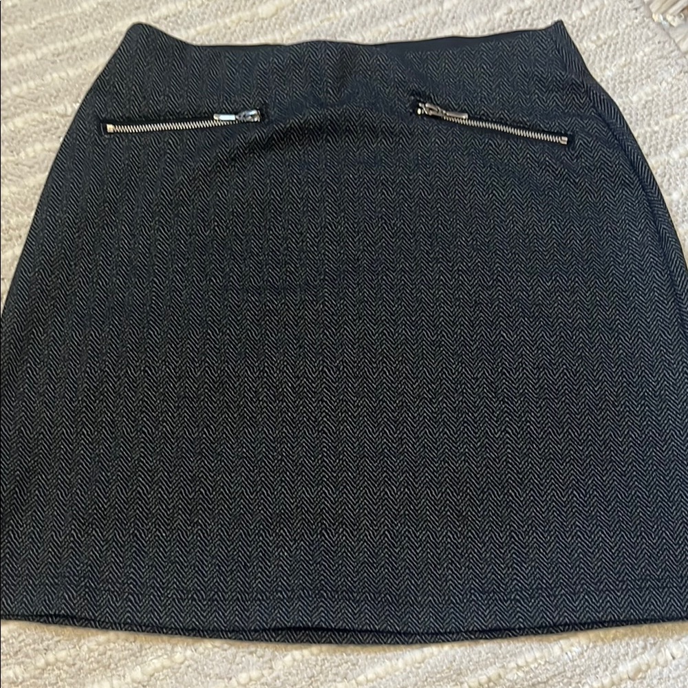 Chic Black Herringbone Skirt with Zipper Accents